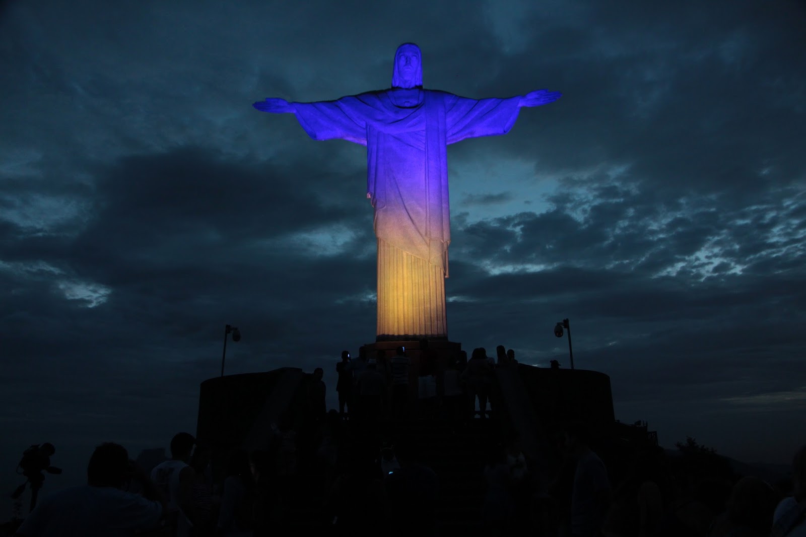 FOTOS DIÁRIO DO CORCOVADO ILUMINAÇÃO ESPECIAL DIA MUNDIAL DA VISÃO Foto J Lucena (7)